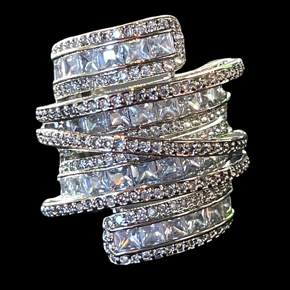 The Lubiana Statement Ring - Picture 6 of 8